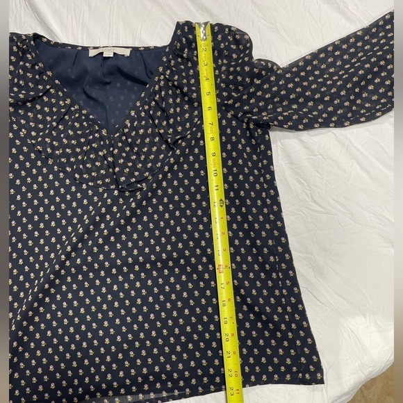 LOFT floral print navy blouse. Women’s small - Picture 8 of 12